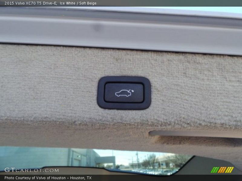 Ice White / Soft Beige 2015 Volvo XC70 T5 Drive-E