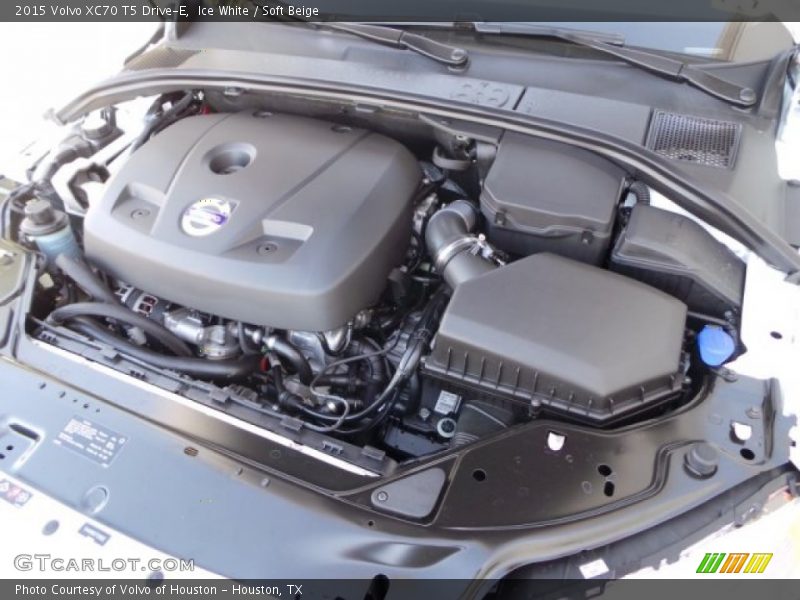 Ice White / Soft Beige 2015 Volvo XC70 T5 Drive-E