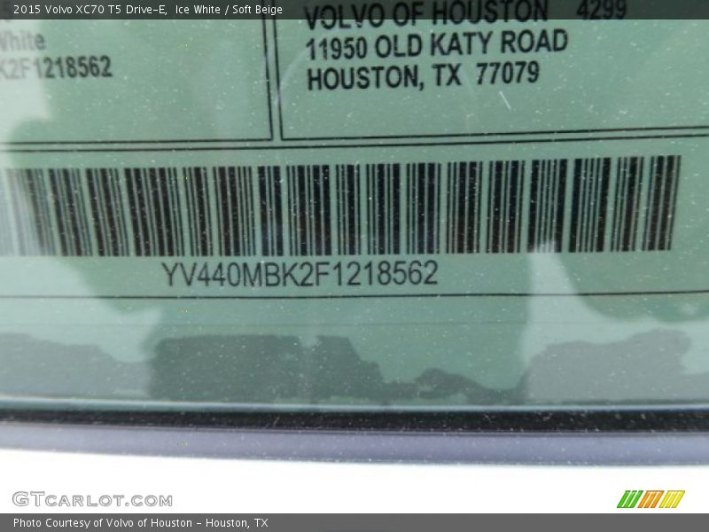 Ice White / Soft Beige 2015 Volvo XC70 T5 Drive-E
