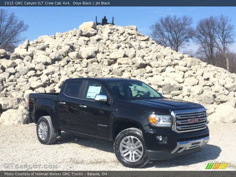 Front 3/4 View of 2015 Canyon SLT Crew Cab 4x4