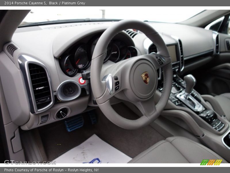 Dashboard of 2014 Cayenne S