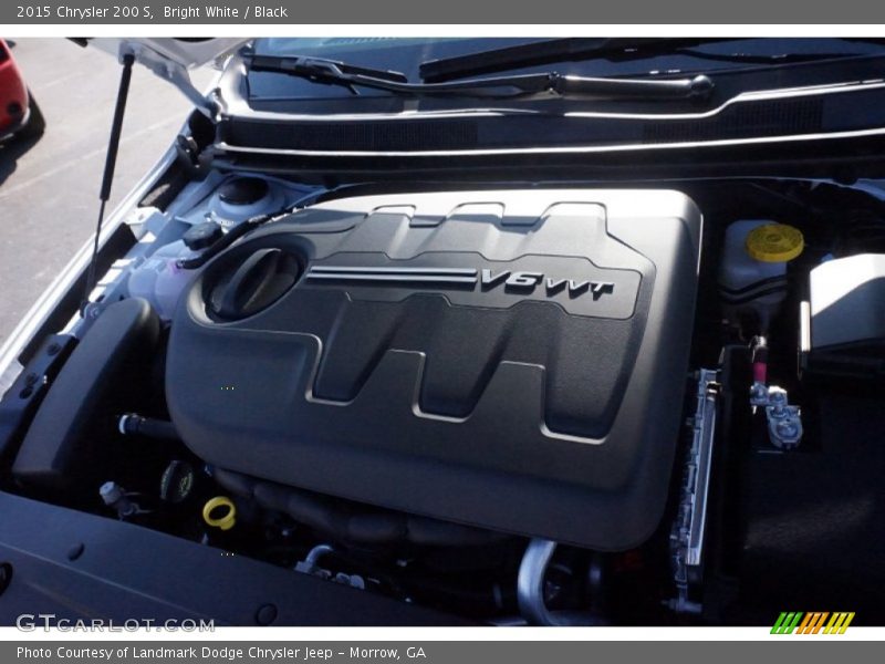 Bright White / Black 2015 Chrysler 200 S