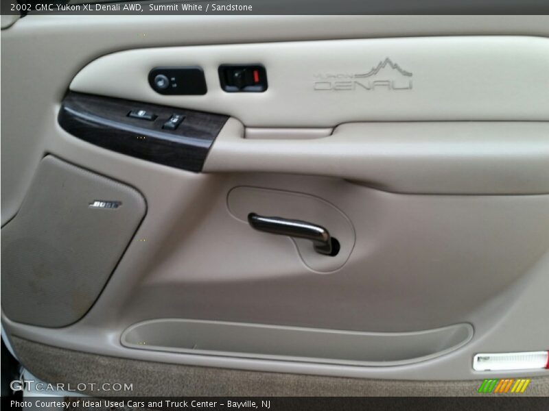 Summit White / Sandstone 2002 GMC Yukon XL Denali AWD