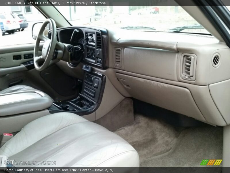 Summit White / Sandstone 2002 GMC Yukon XL Denali AWD
