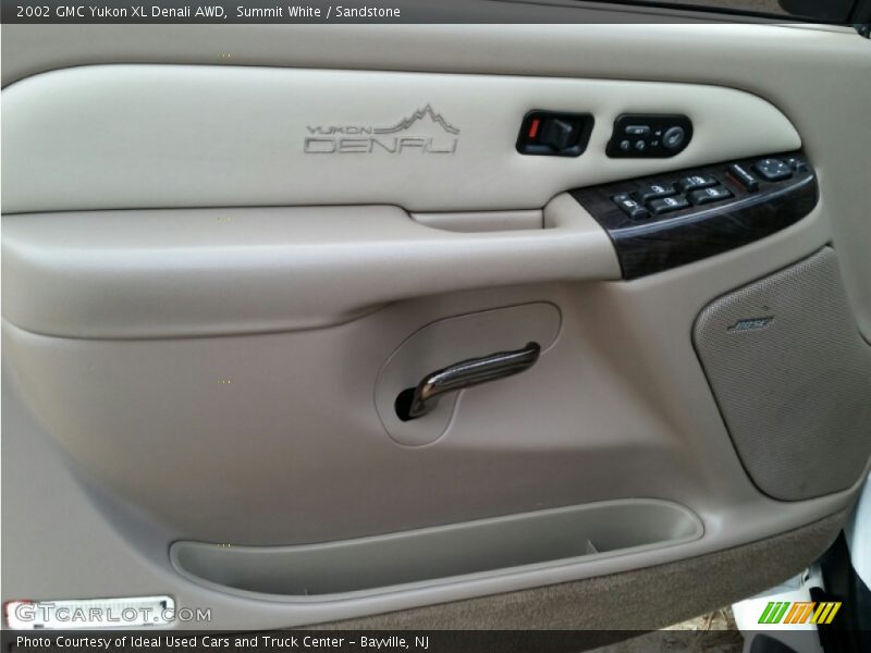 Summit White / Sandstone 2002 GMC Yukon XL Denali AWD