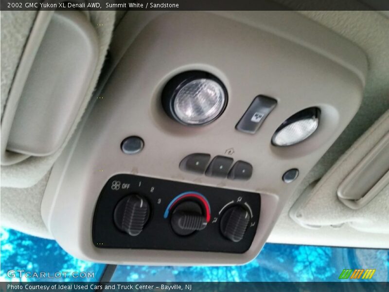 Summit White / Sandstone 2002 GMC Yukon XL Denali AWD