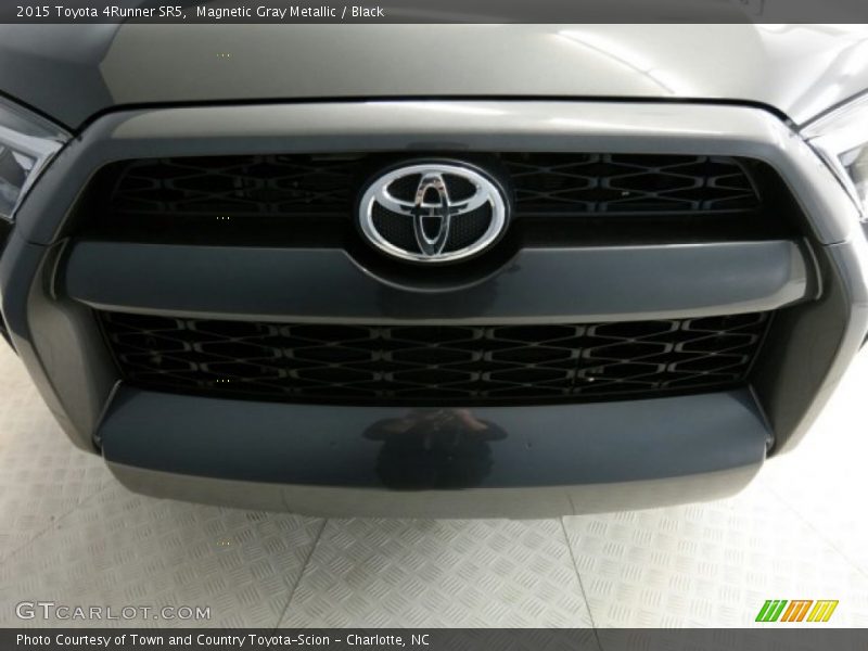 Magnetic Gray Metallic / Black 2015 Toyota 4Runner SR5