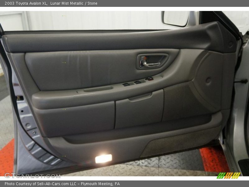 Lunar Mist Metallic / Stone 2003 Toyota Avalon XL