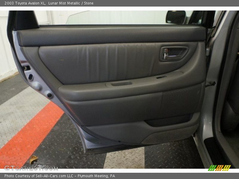 Lunar Mist Metallic / Stone 2003 Toyota Avalon XL