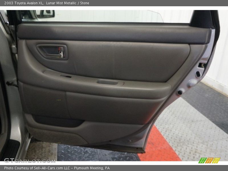 Lunar Mist Metallic / Stone 2003 Toyota Avalon XL
