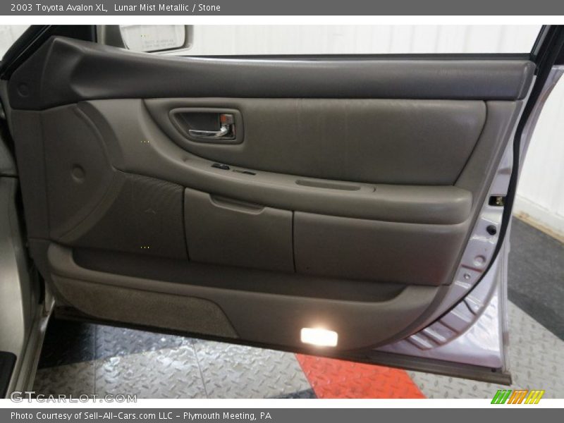 Lunar Mist Metallic / Stone 2003 Toyota Avalon XL