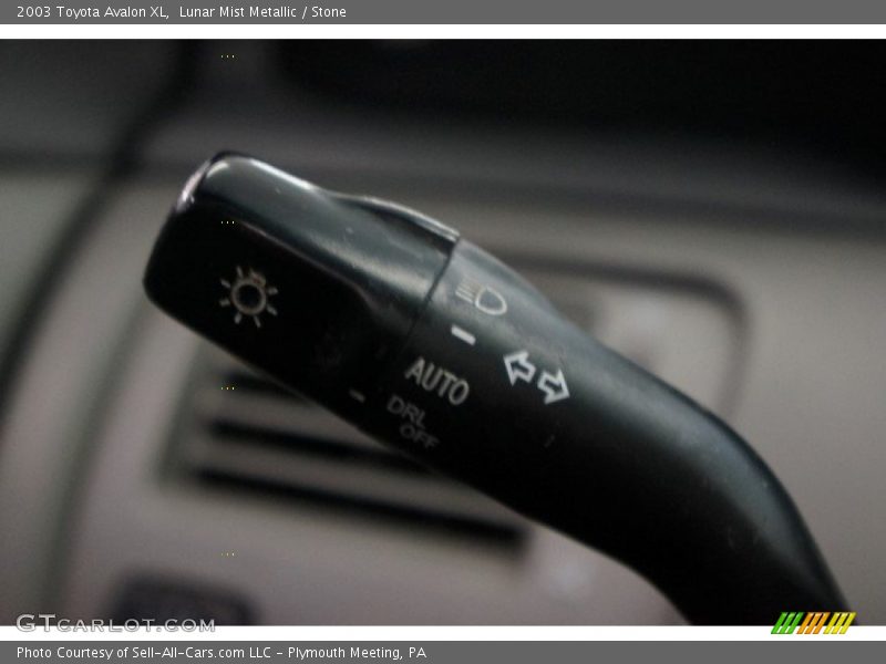 Lunar Mist Metallic / Stone 2003 Toyota Avalon XL