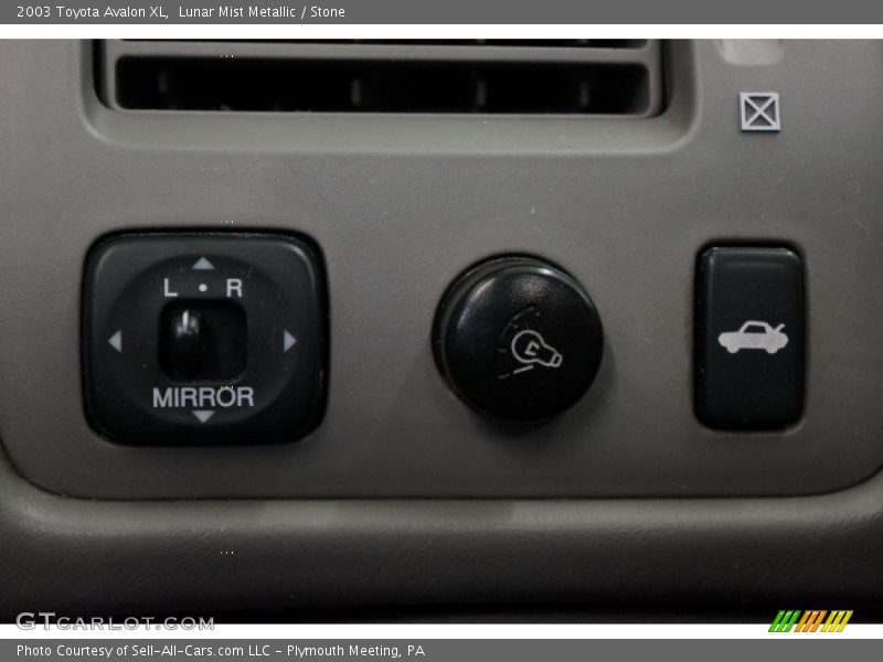 Lunar Mist Metallic / Stone 2003 Toyota Avalon XL