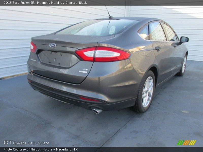 Magnetic Metallic / Charcoal Black 2015 Ford Fusion SE