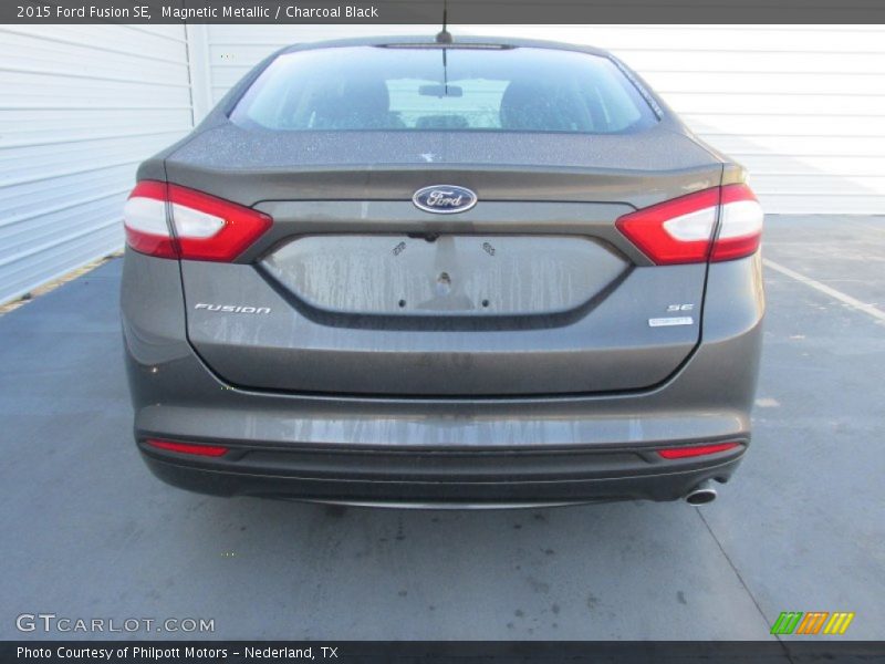 Magnetic Metallic / Charcoal Black 2015 Ford Fusion SE