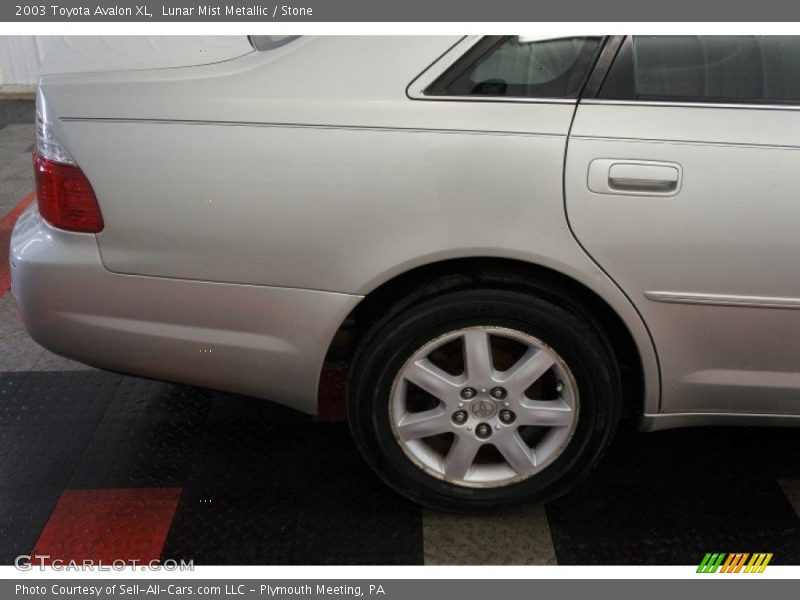 Lunar Mist Metallic / Stone 2003 Toyota Avalon XL