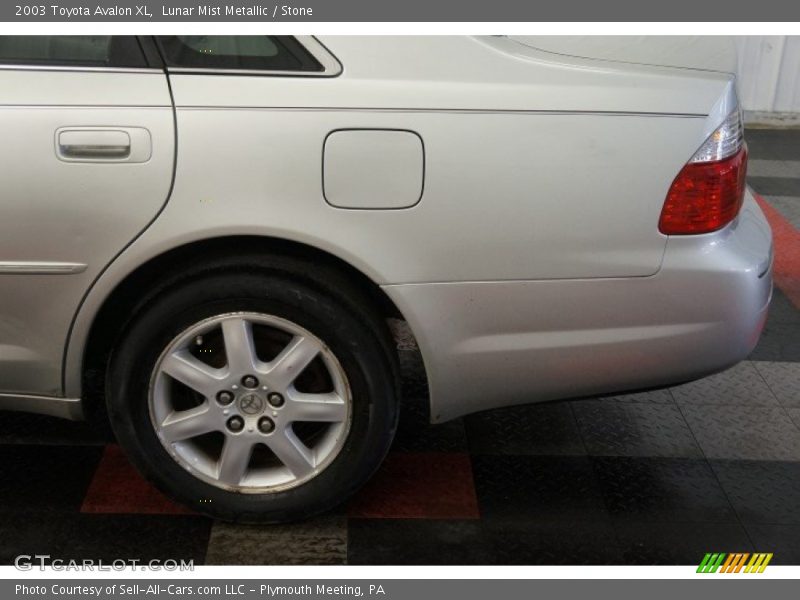 Lunar Mist Metallic / Stone 2003 Toyota Avalon XL