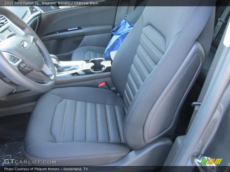 Magnetic Metallic / Charcoal Black 2015 Ford Fusion SE