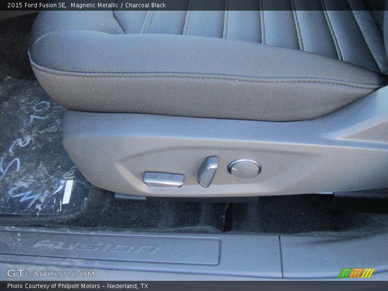 Magnetic Metallic / Charcoal Black 2015 Ford Fusion SE