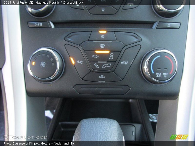 Magnetic Metallic / Charcoal Black 2015 Ford Fusion SE