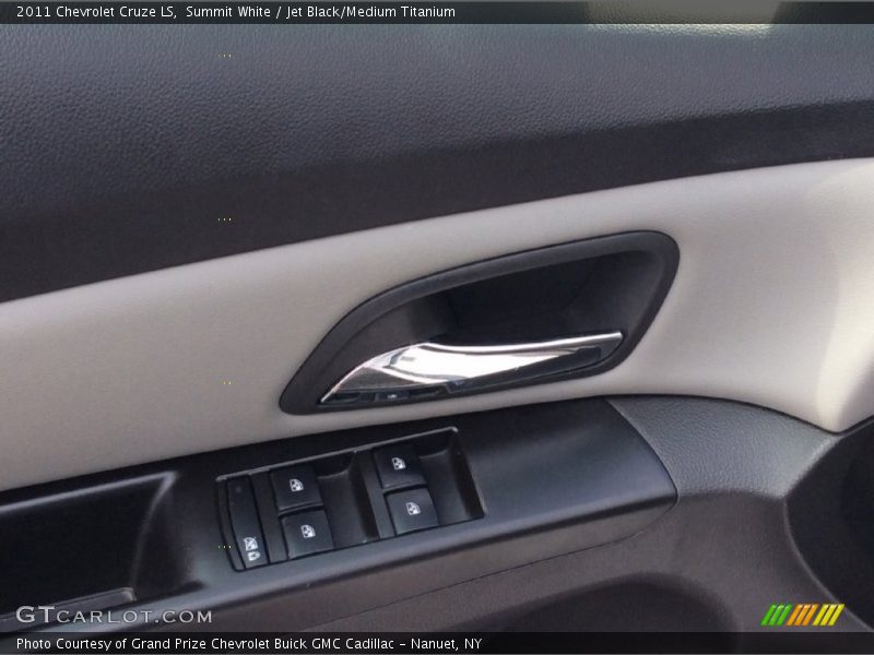 Summit White / Jet Black/Medium Titanium 2011 Chevrolet Cruze LS