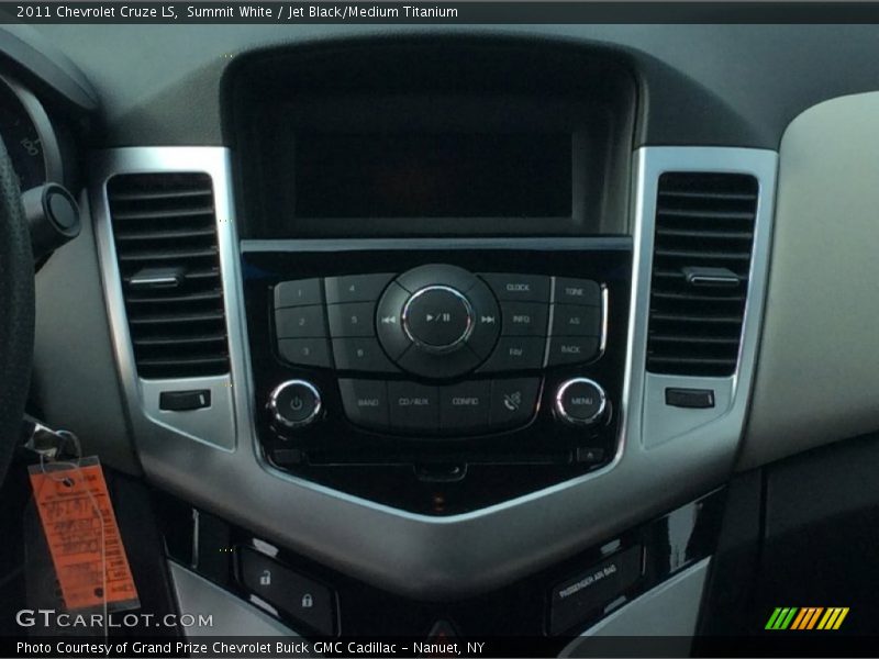 Summit White / Jet Black/Medium Titanium 2011 Chevrolet Cruze LS