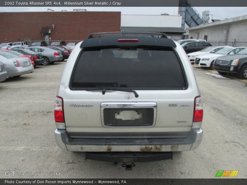 Millennium Silver Metallic / Gray 2002 Toyota 4Runner SR5 4x4