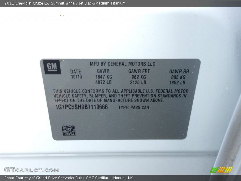 Summit White / Jet Black/Medium Titanium 2011 Chevrolet Cruze LS