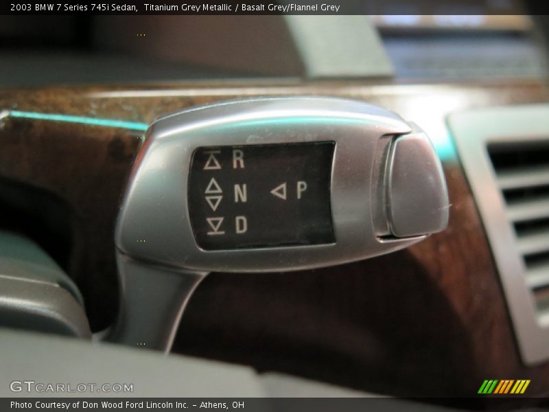 Controls of 2003 7 Series 745i Sedan