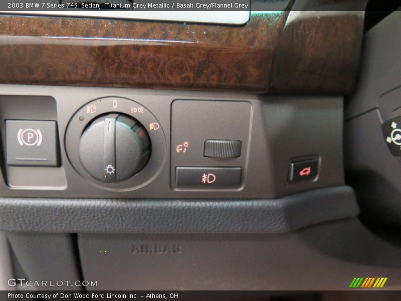 Controls of 2003 7 Series 745i Sedan