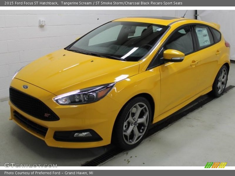 Front 3/4 View of 2015 Focus ST Hatchback