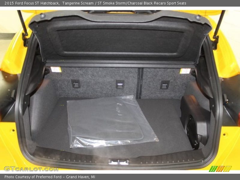  2015 Focus ST Hatchback Trunk
