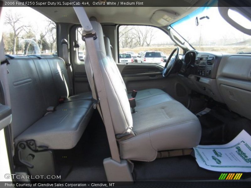 Oxford White / Medium Flint 2006 Ford F250 Super Duty XL SuperCab 4x4