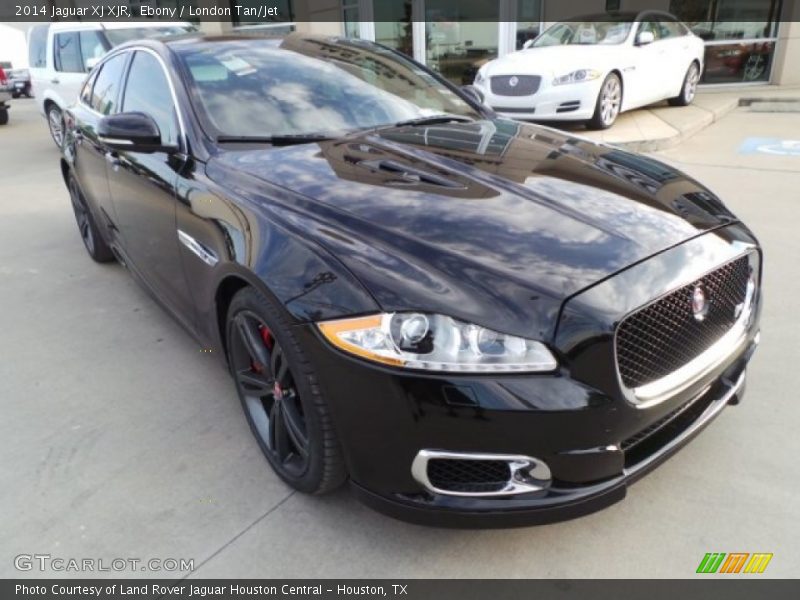 Front 3/4 View of 2014 XJ XJR
