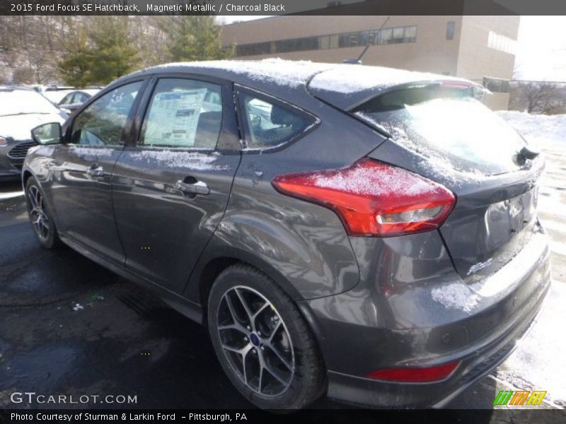 Magnetic Metallic / Charcoal Black 2015 Ford Focus SE Hatchback