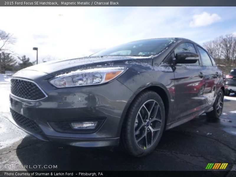 Magnetic Metallic / Charcoal Black 2015 Ford Focus SE Hatchback