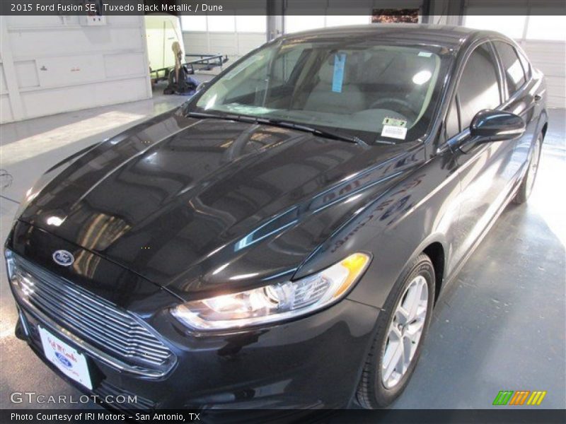 Tuxedo Black Metallic / Dune 2015 Ford Fusion SE