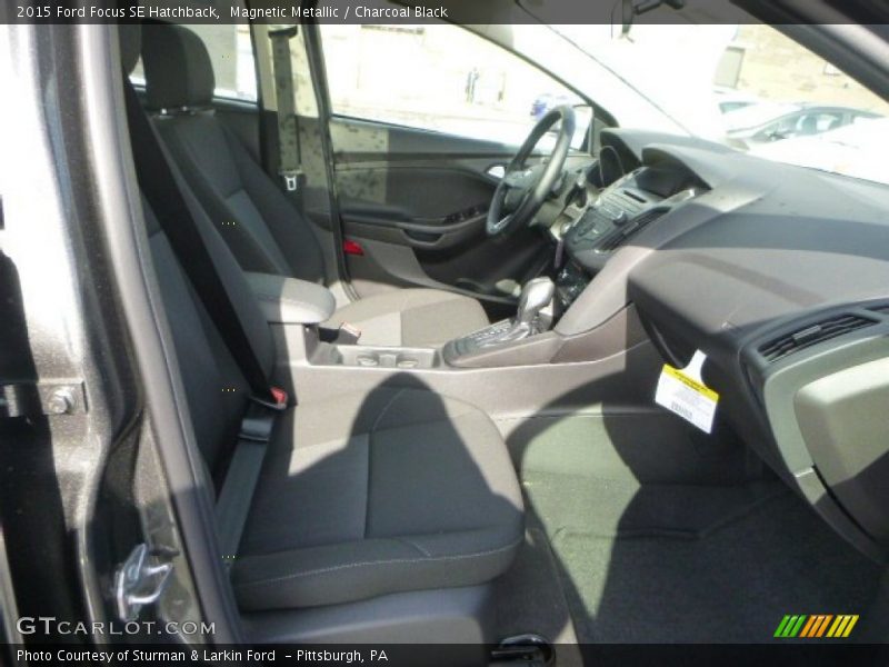 Magnetic Metallic / Charcoal Black 2015 Ford Focus SE Hatchback