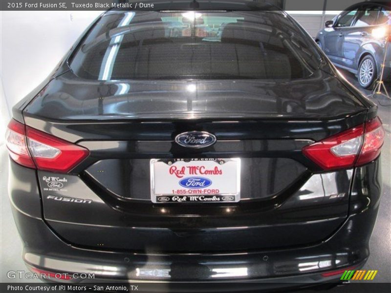 Tuxedo Black Metallic / Dune 2015 Ford Fusion SE