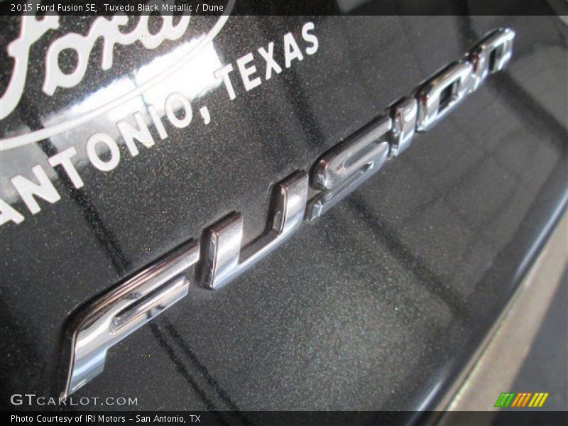 Tuxedo Black Metallic / Dune 2015 Ford Fusion SE