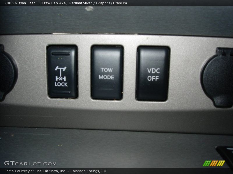 Radiant Silver / Graphite/Titanium 2006 Nissan Titan LE Crew Cab 4x4