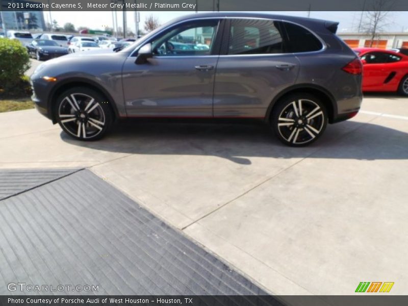 Meteor Grey Metallic / Platinum Grey 2011 Porsche Cayenne S