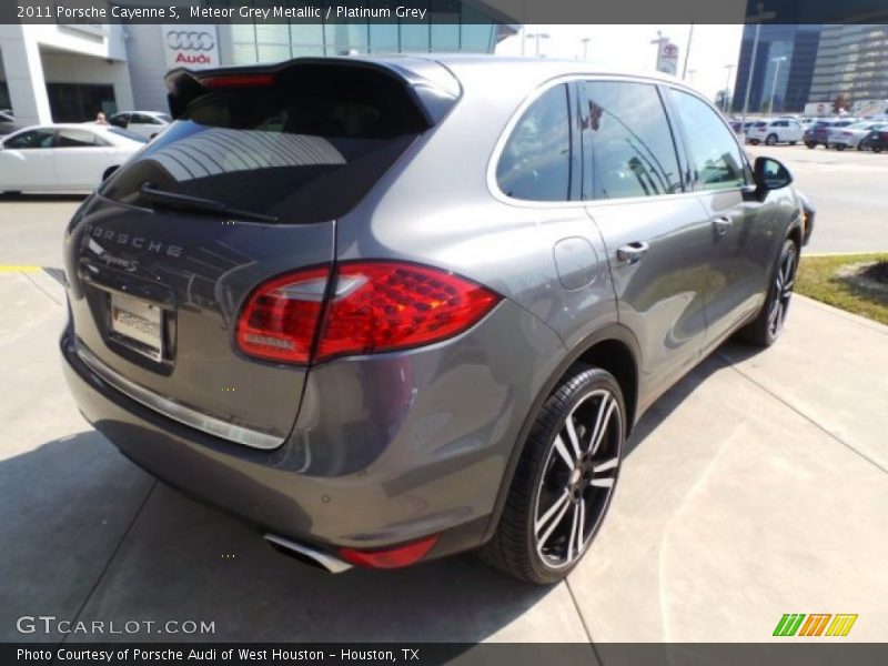 Meteor Grey Metallic / Platinum Grey 2011 Porsche Cayenne S