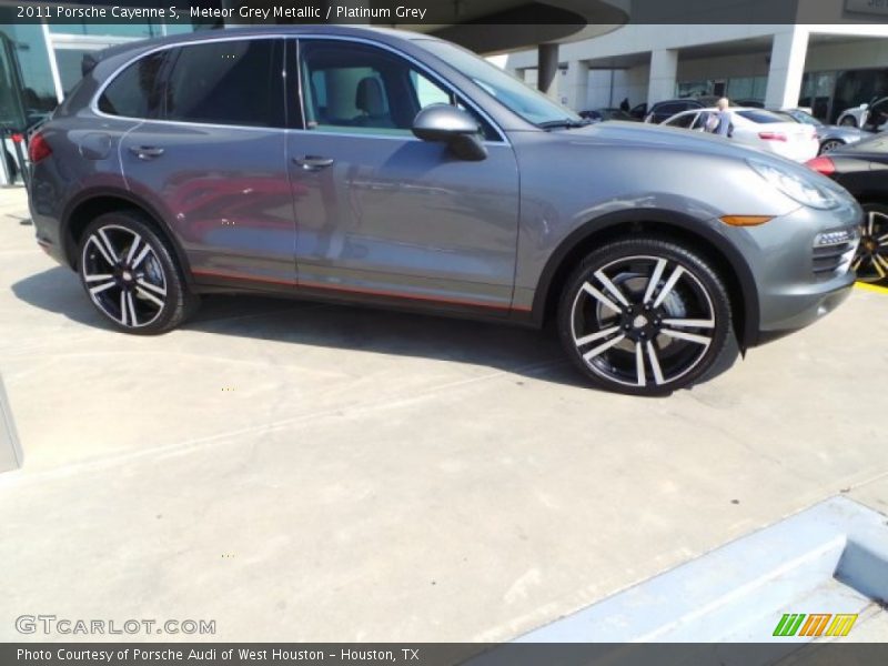 Meteor Grey Metallic / Platinum Grey 2011 Porsche Cayenne S