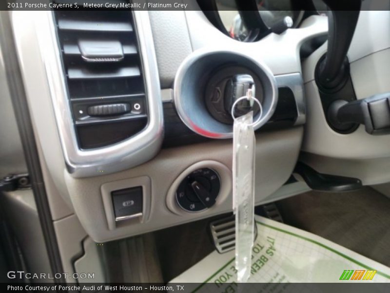 Meteor Grey Metallic / Platinum Grey 2011 Porsche Cayenne S