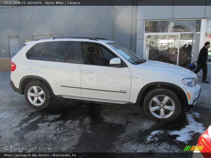 Alpine White / Tobacco 2010 BMW X5 xDrive30i