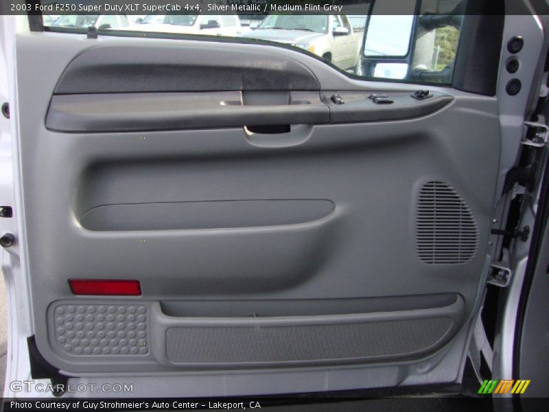 Door Panel of 2003 F250 Super Duty XLT SuperCab 4x4