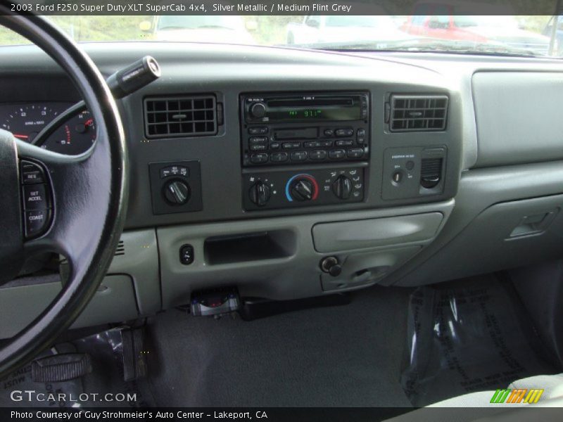 Silver Metallic / Medium Flint Grey 2003 Ford F250 Super Duty XLT SuperCab 4x4