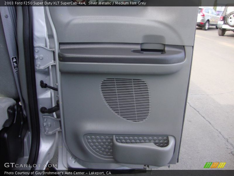 Silver Metallic / Medium Flint Grey 2003 Ford F250 Super Duty XLT SuperCab 4x4