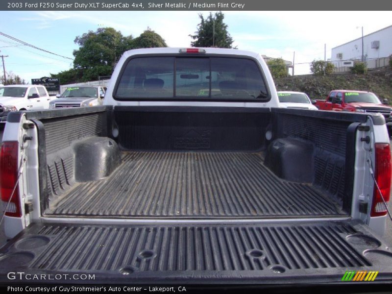 Silver Metallic / Medium Flint Grey 2003 Ford F250 Super Duty XLT SuperCab 4x4